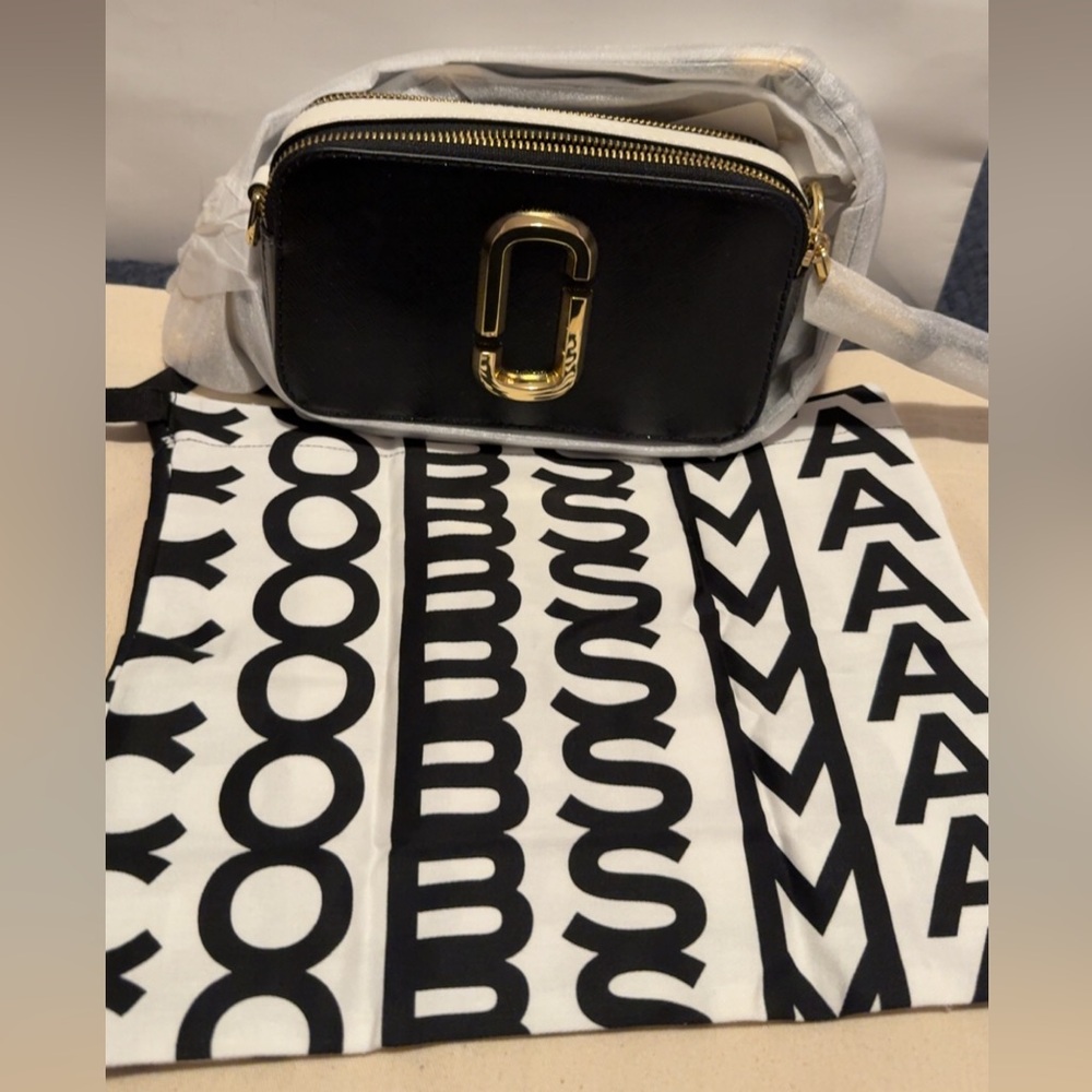 Marc Jacobs The Snapshot...$325 in store/online - Picture 13 of 17